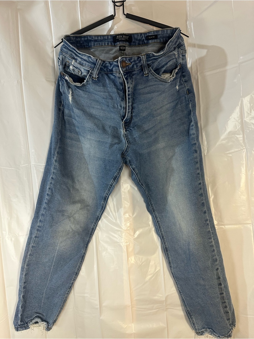 Judy blue Women’s Slim Fit Jeans Size 13/31 Light Wash Distressed Stretch Denim